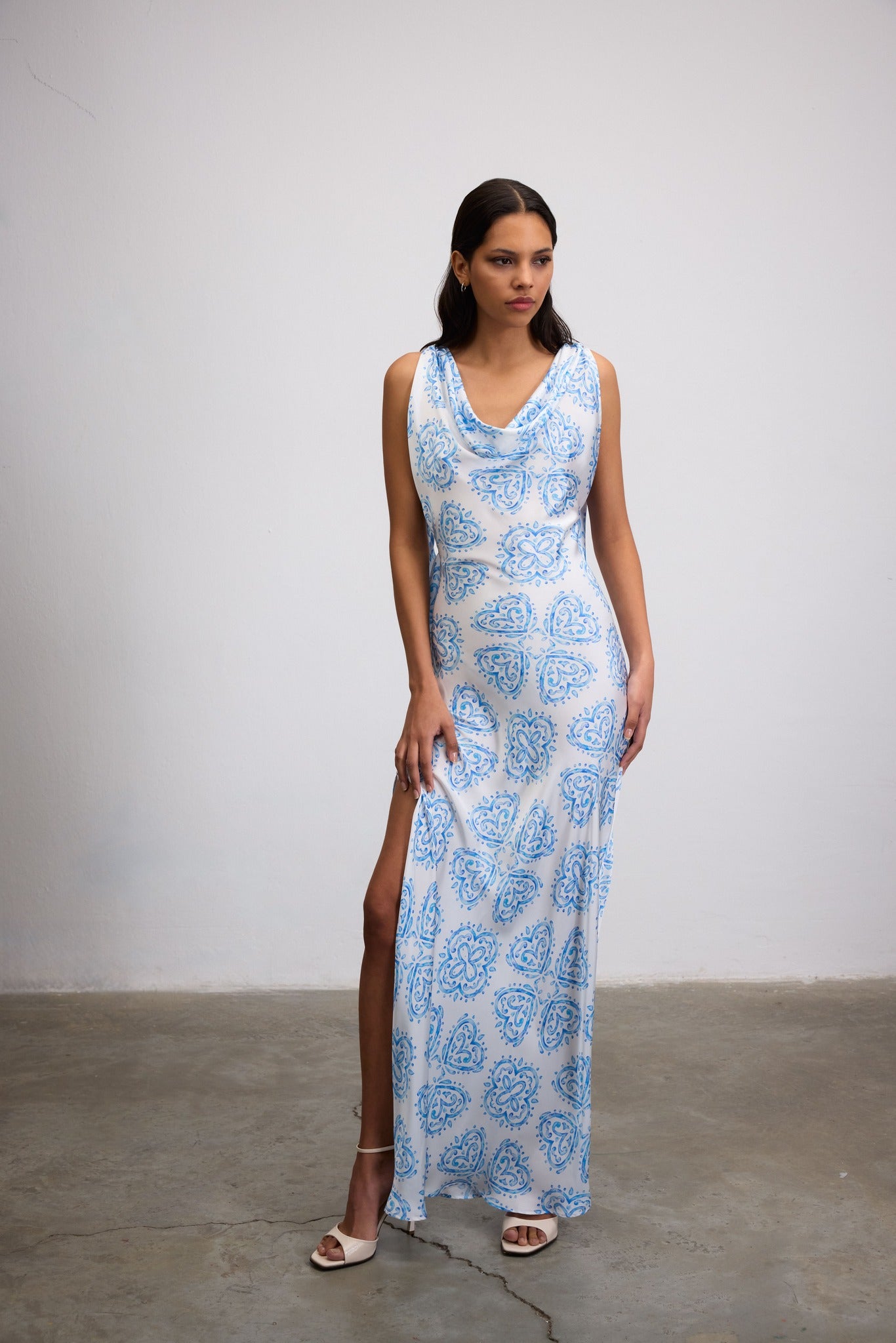 BLEU CERAMIC PRINT MAXI DRESS WITH OPEN BACK