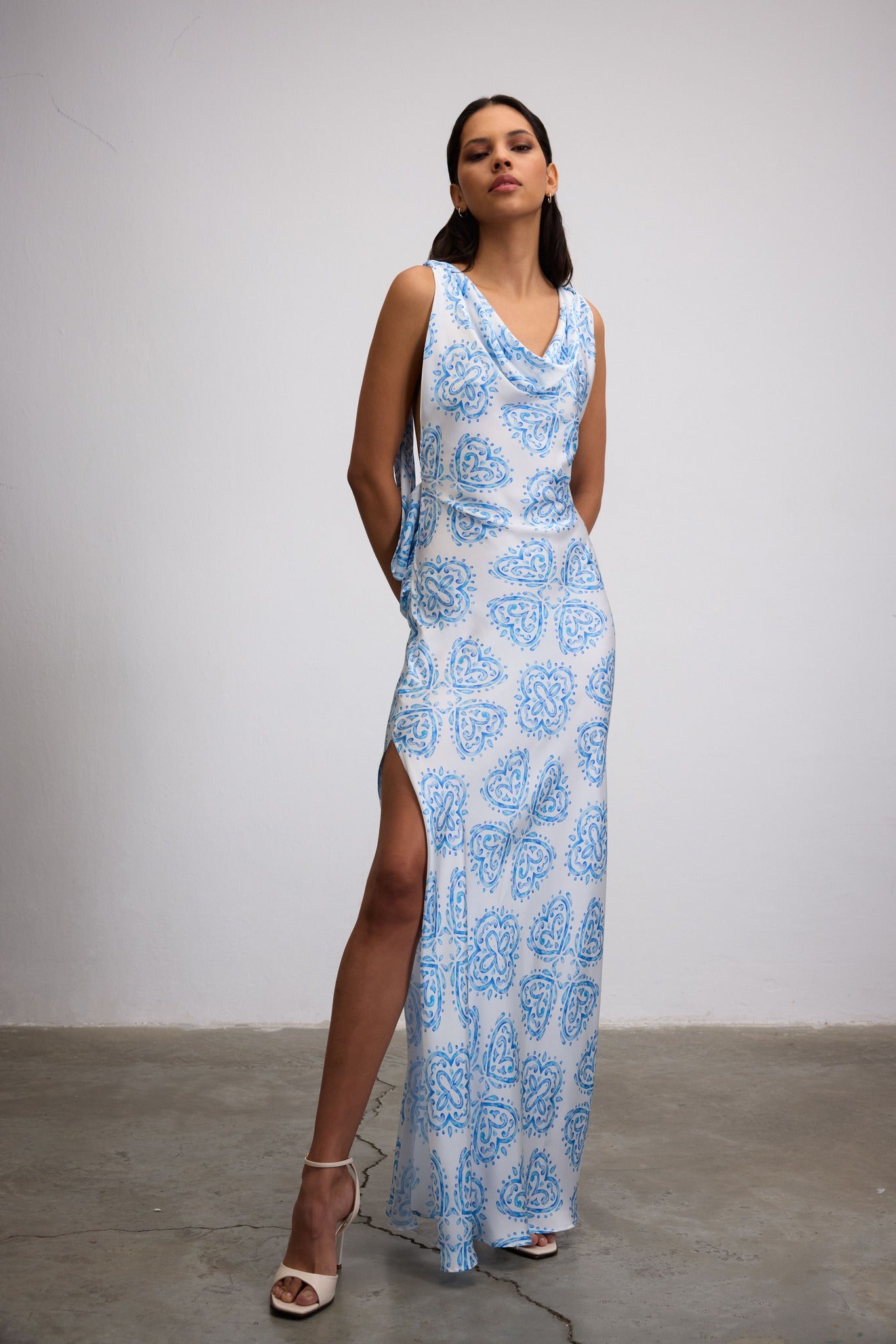BLEU CERAMIC PRINT MAXI DRESS WITH OPEN BACK