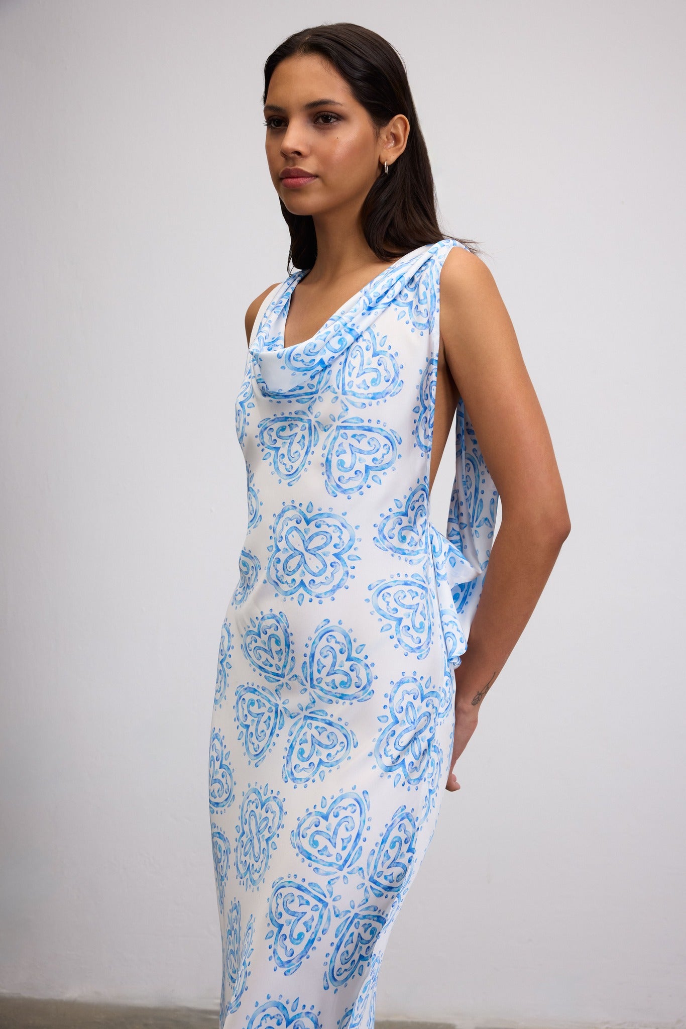 BLEU CERAMIC PRINT MAXI DRESS WITH OPEN BACK