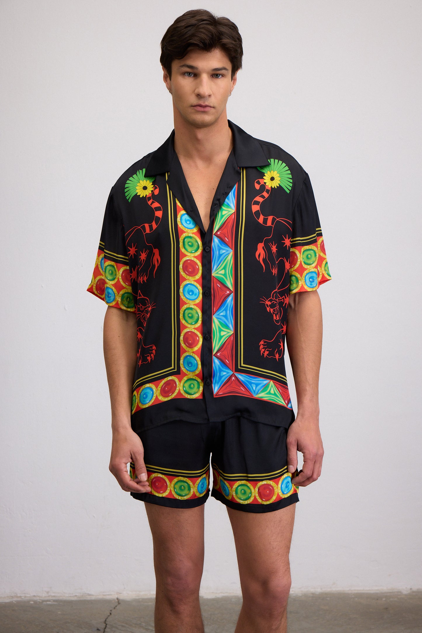 BAEKHO CIRCULAR MOTIF PATTERN PRINTED SHORTS