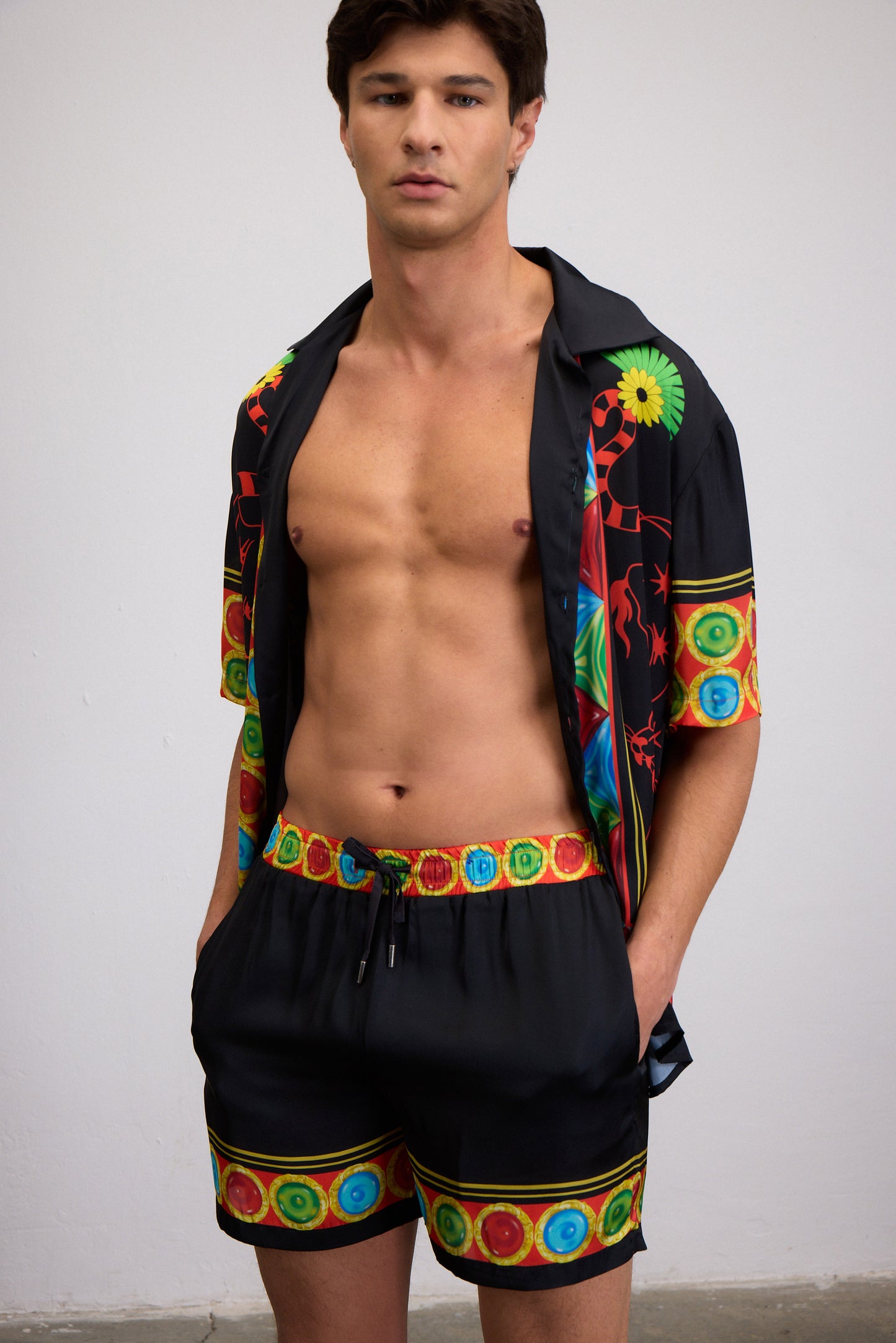 BAEKHO CIRCULAR MOTIF PATTERN PRINTED SHORTS